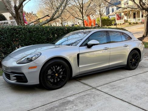 Used 2018 Porsche Panamera 4 w/ Premium Package image 2