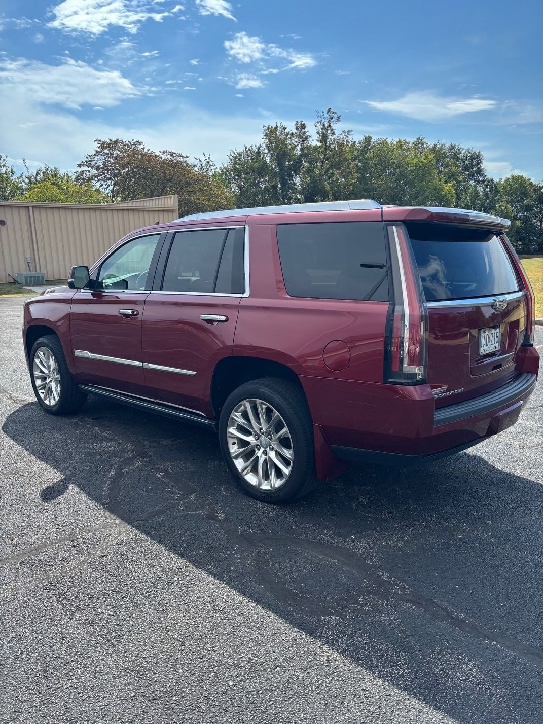 Used 2017 Cadillac Escalade Premium Luxury AWD/4WD image 2