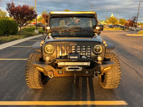 Used 2016 Jeep Wrangler Unlimited Sport image 2