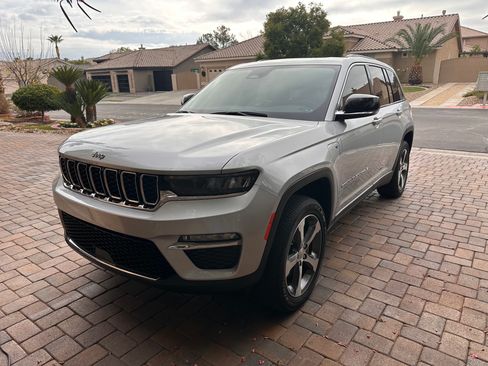 Used 2023 Jeep Grand Cherokee 4WD 4xe image 16