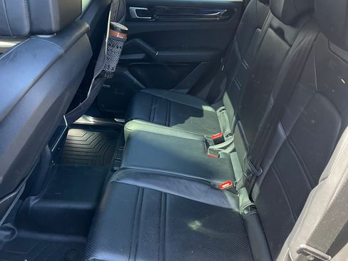 Used 2021 Porsche Cayenne image 13