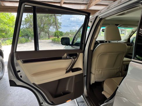 Used 2017 Lexus GX 460 AWD/4WD image 28