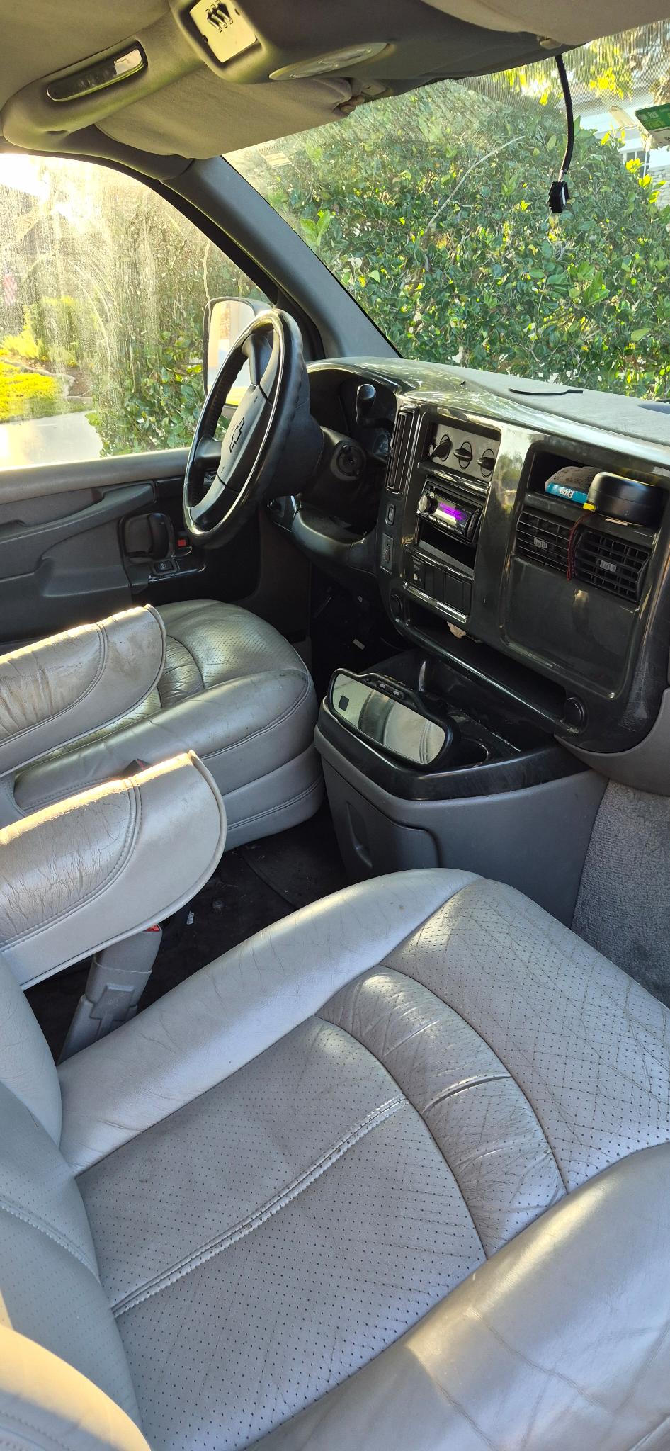 Used 2005 Chevrolet Express 2500 Extended w/ Preferred Equipment Group RWD image 10