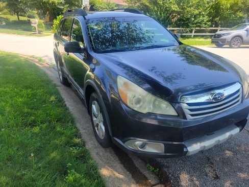 Used 2010 Subaru Outback 2.5i Limited image 9