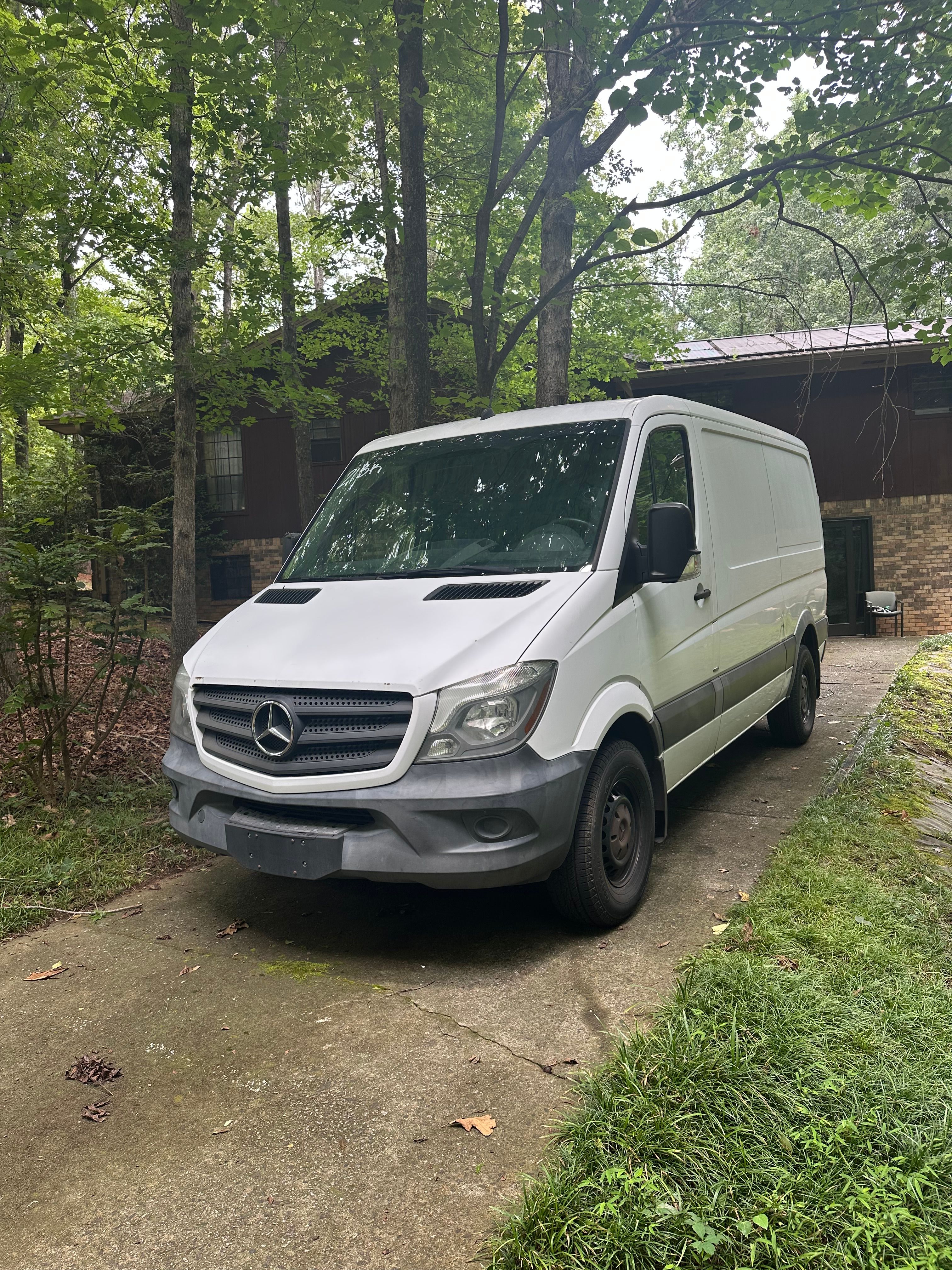 Used 2016 Mercedes-Benz Sprinter 2500 image 1