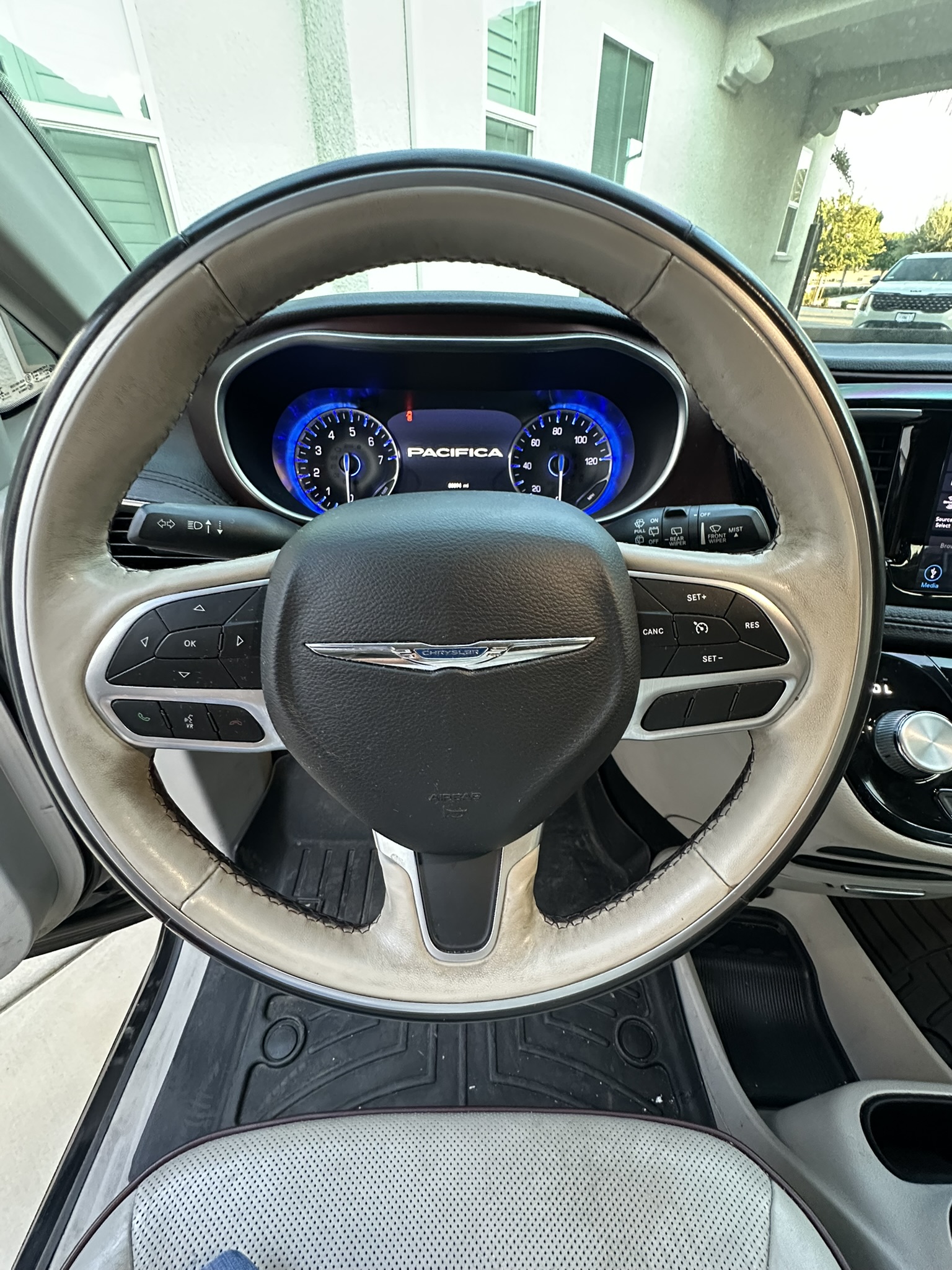 Used 2019 Chrysler Pacifica Limited FWD image 17