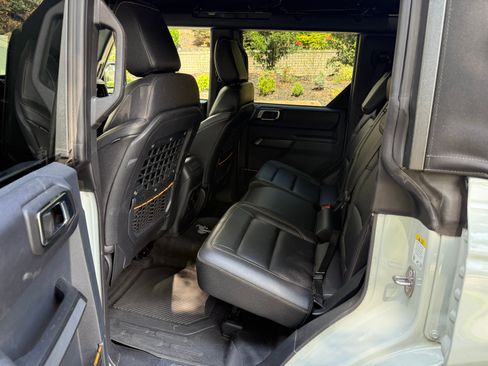 Used 2024 Ford Bronco Badlands image 8