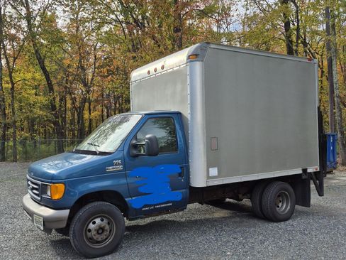 Used 2006 Ford E-350 and Econoline 350 Super Duty image 1