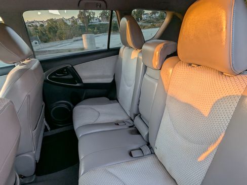 Used 2014 Toyota RAV4 EV image 19