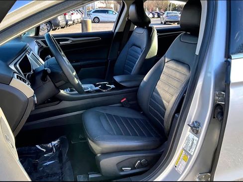 Used 2016 Ford Fusion SE w/ Equipment Group 202A image 12