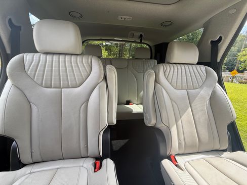 Used 2023 Hyundai Palisade Limited w/ Cargo Package FWD image 9