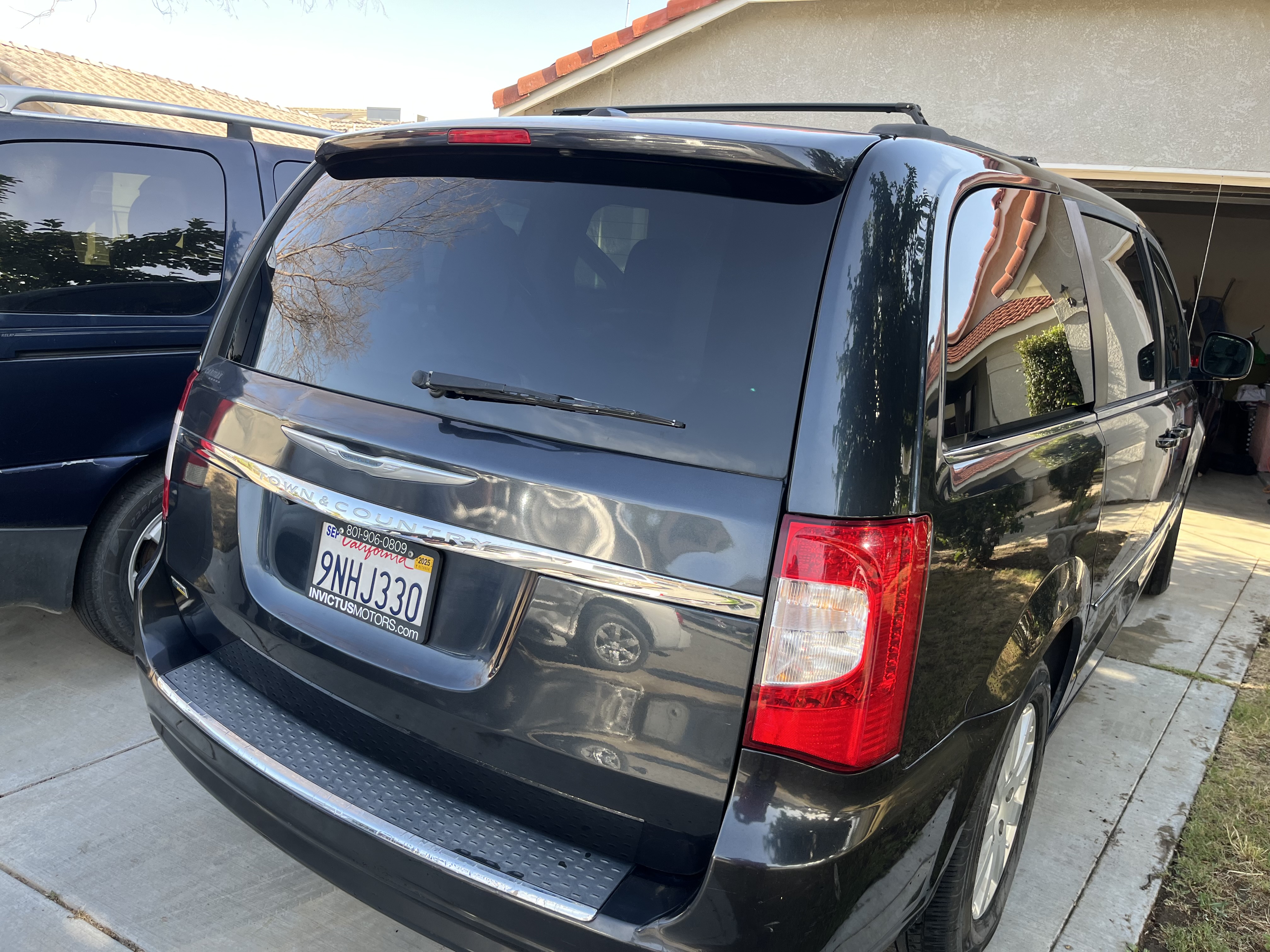 Used 2014 Chrysler Town & Country Touring FWD image 14