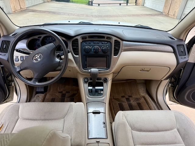 Used 2002 Toyota Highlander 2WD V6 w/ Appearance Pkg image 16