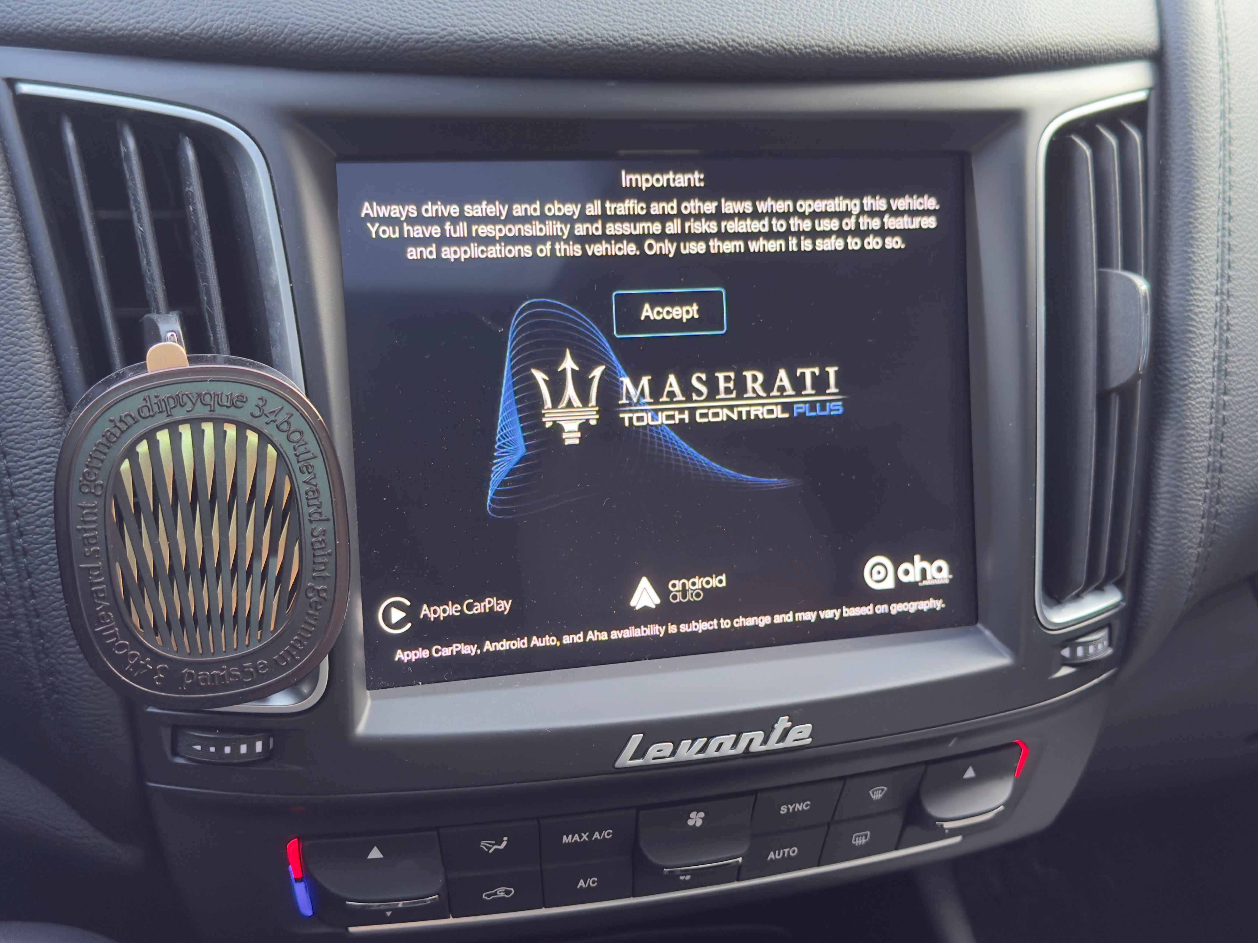 Used 2018 Maserati Levante AWD/4WD image 10