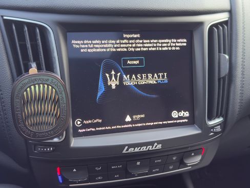 Used 2018 Maserati Levante AWD/4WD image 10