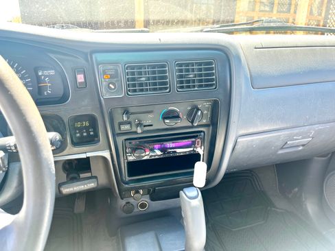 Used 2000 Toyota Tacoma 4x4 Xtracab V6 w/ SR5 Pkg image 12