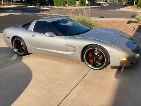 Used 1998 Chevrolet Corvette Coupe RWD image 1