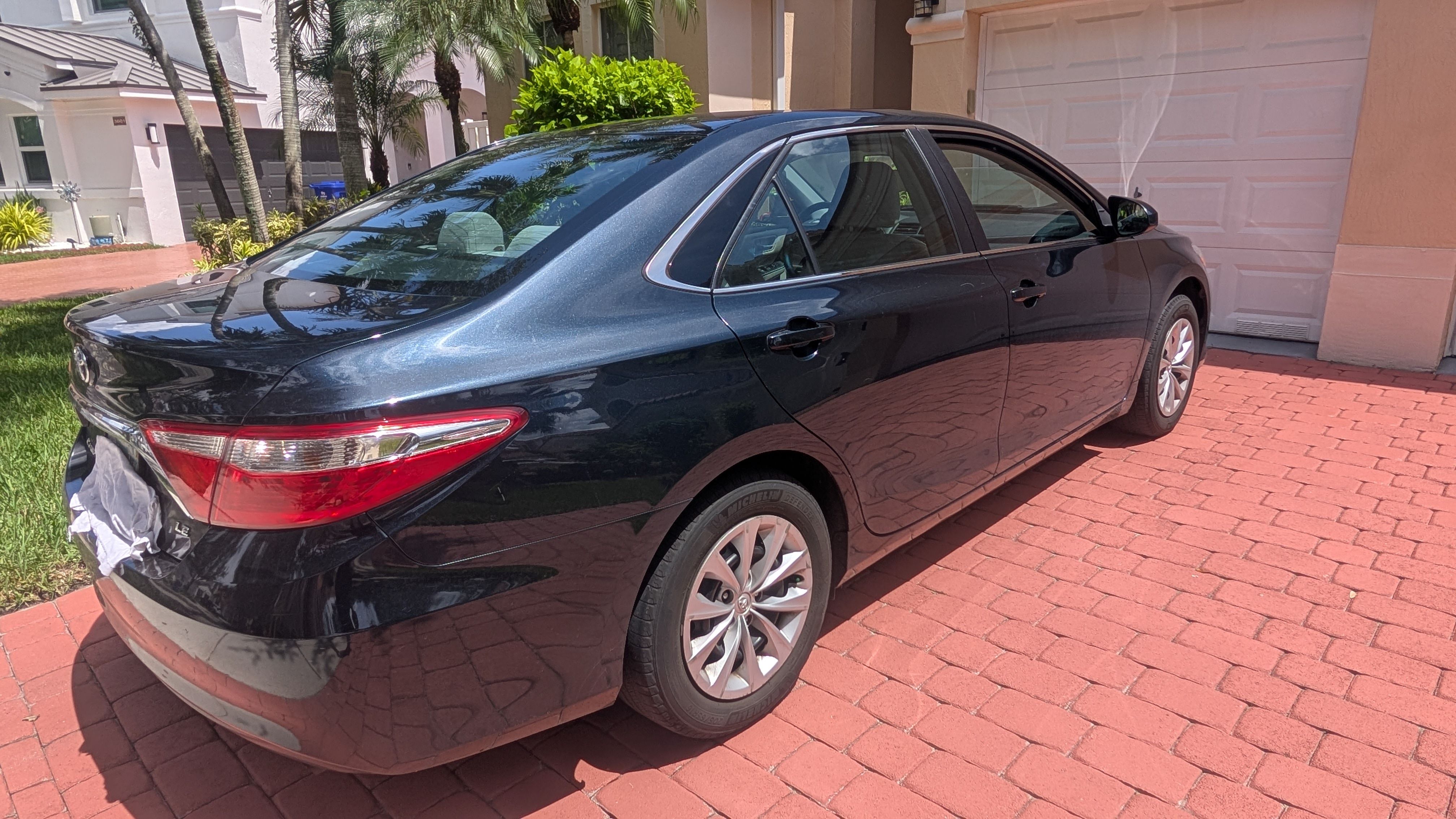 Used 2017 Toyota Camry LE FWD image 8
