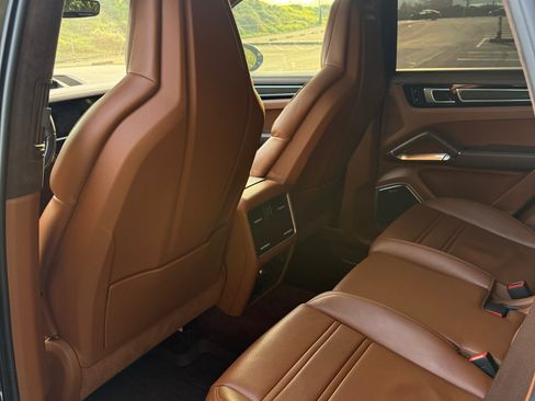 Used 2020 Porsche Cayenne Turbo image 15