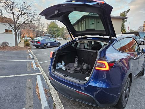 Used 2022 Tesla Model Y Long Range image 5