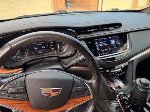 Used 2021 Cadillac XT5 Premium Luxury image 4