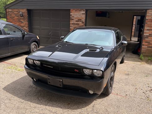 Used 2014 Dodge Challenger R/T w/ Blacktop Package RWD image 4