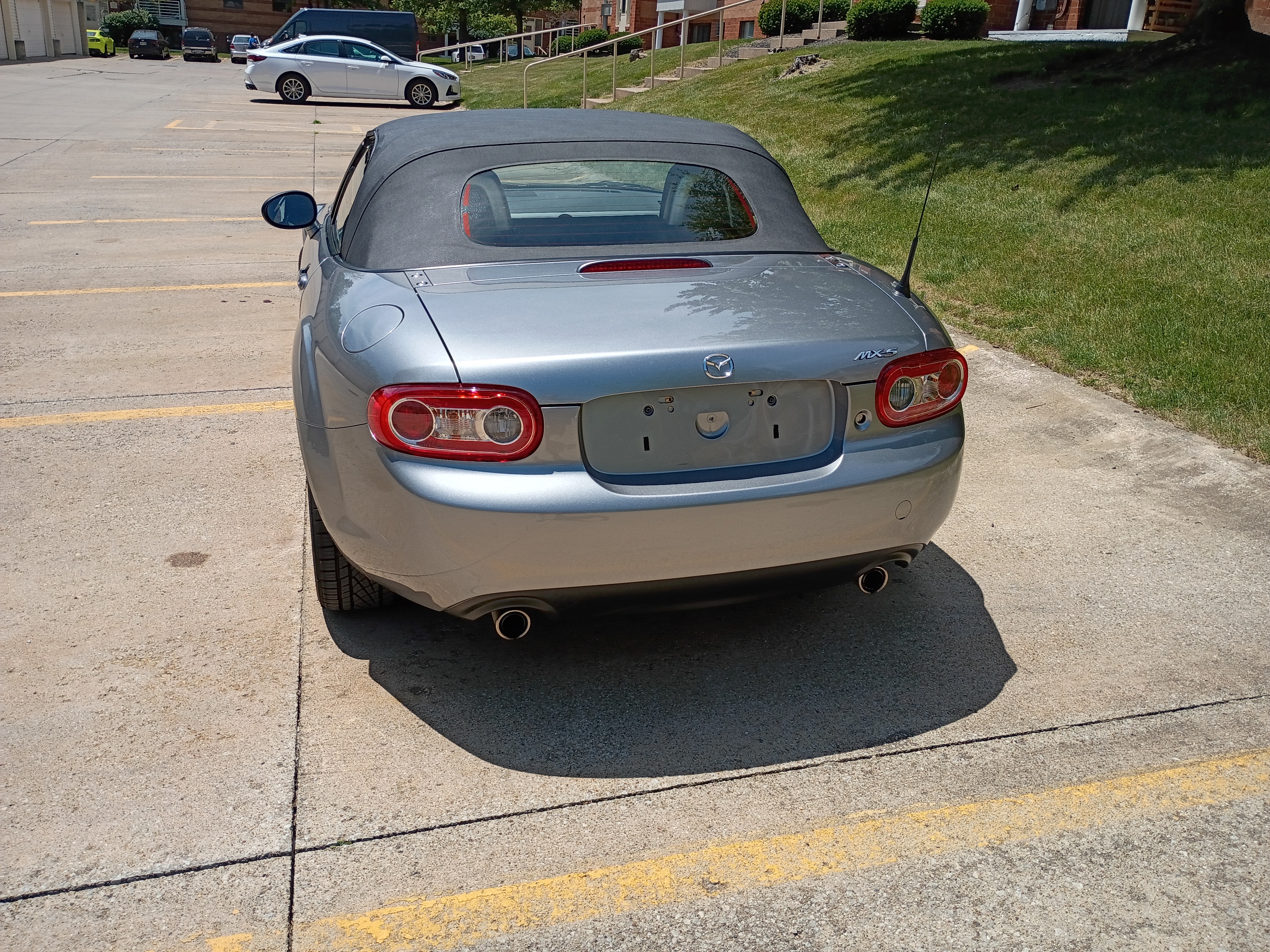 Used 2010 MAZDA MX-5 Miata Sport RWD image 6