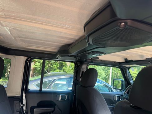 Used 2018 Jeep Wrangler Unlimited Sport S AWD/4WD image 23