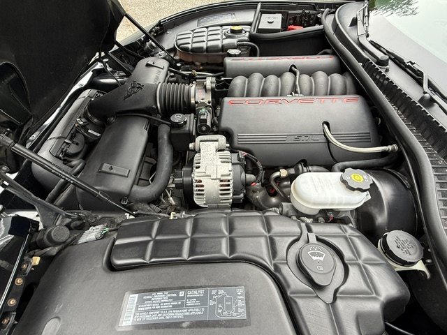 Used 2004 Chevrolet Corvette Coupe w/ Preferred Equipment Group RWD image 12