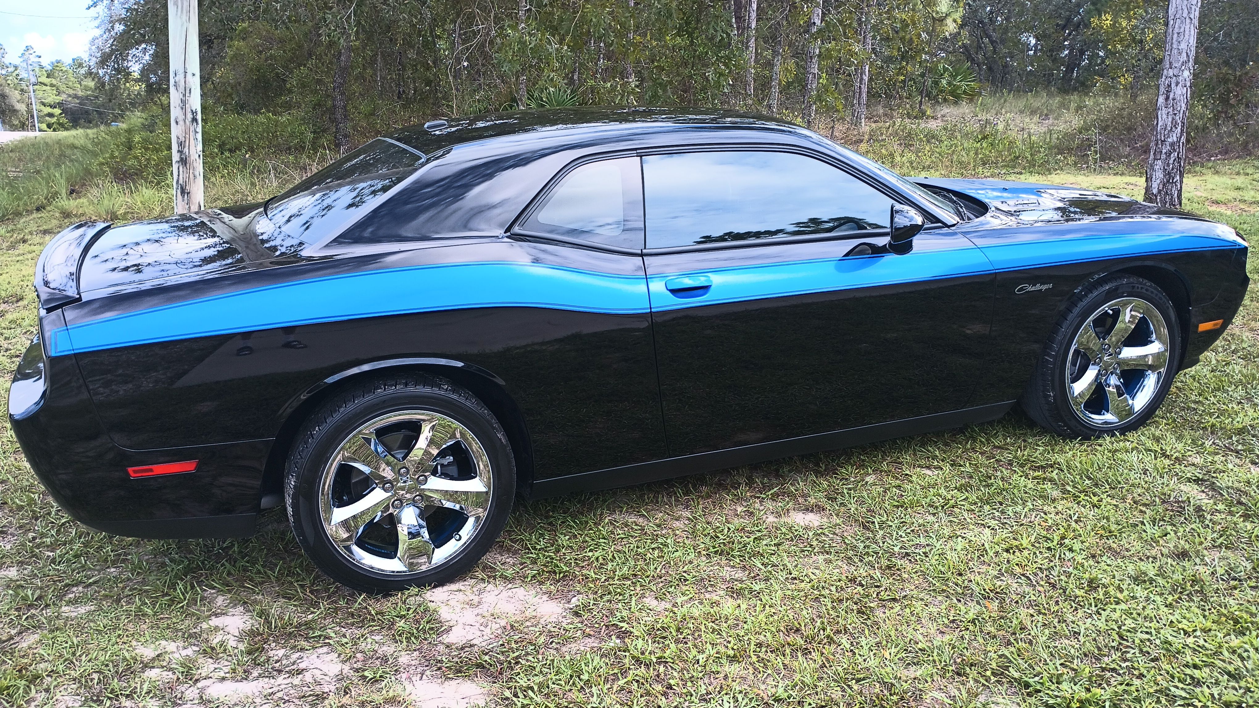 Used 2013 Dodge Challenger R/T Plus RWD image 2