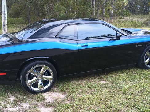 Used 2013 Dodge Challenger R/T Plus RWD image 2