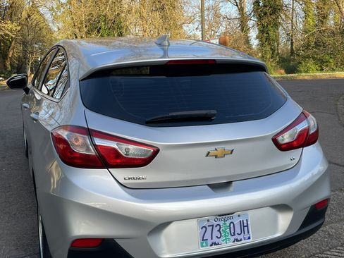 Used 2017 Chevrolet Cruze LT image 10