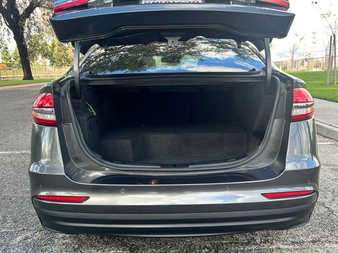 Used 2019 Ford Fusion SE image 8