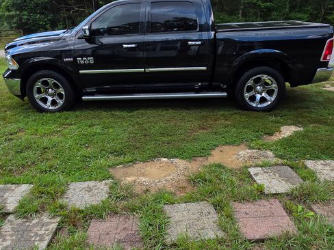 Used 2015 RAM 1500 Laramie w/ Convenience Group image 30