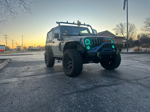 Used 2017 Jeep Wrangler Sport image 6