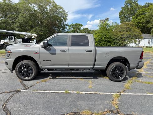 Used 2025 RAM 2500 Big Horn AWD/4WD image 2