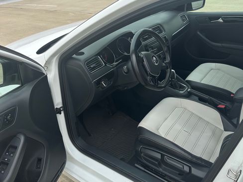 Used 2015 Volkswagen Jetta Sport image 14