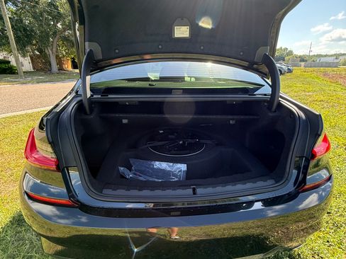 Used 2020 BMW 330i Sedan w/ M Sport Package RWD image 6
