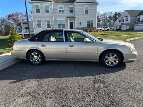 Used 2007 Cadillac DTS Luxury I w/ Trunk Convenience Package image 5