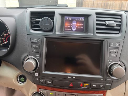 Used 2010 Toyota Highlander Limited image 24