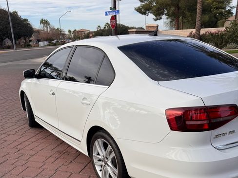 Used 2017 Volkswagen Jetta SEL image 4