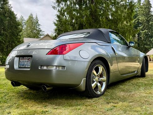 Used 2006 Nissan 350Z Grand Touring RWD image 2