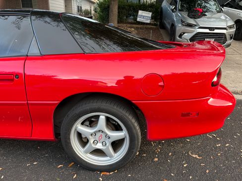 Used 1998 Chevrolet Camaro Z28 w/ SS Performance/Appearance Pkg RWD image 17