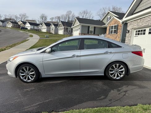 Used 2013 Hyundai Sonata SE image 2