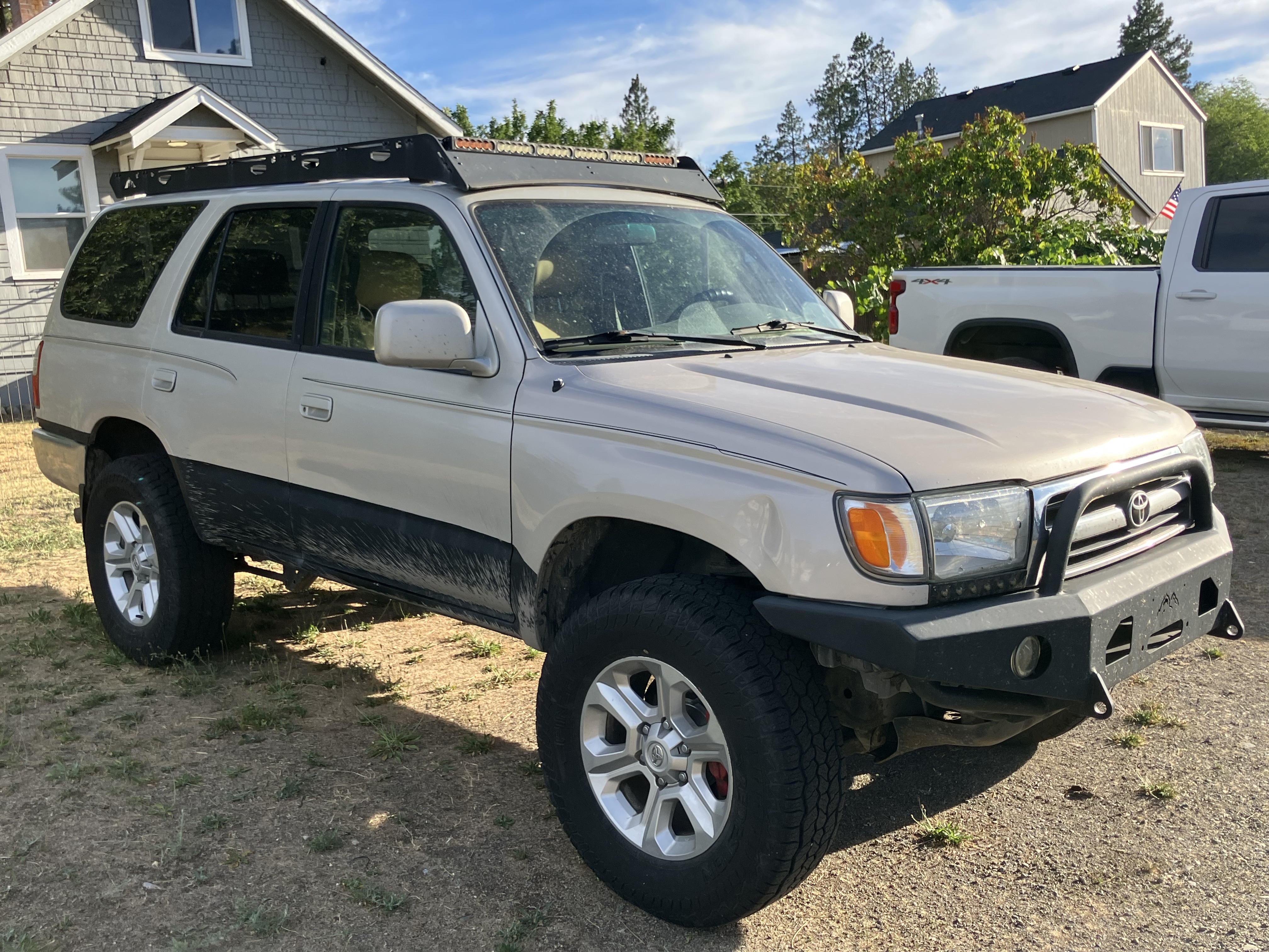 Used 1999 Toyota 4Runner SR5 AWD/4WD image 1