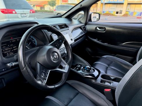 Used 2018 Nissan Leaf SL w/ SL Technology Package FWD image 8