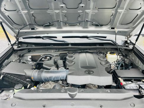 Used 2012 Toyota 4Runner SR5 w/ Convenience Pkg image 19