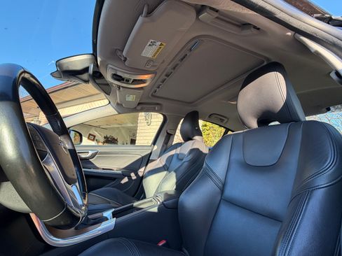 Used 2016 Volvo S60 T5 Premier w/ Climate Package image 10