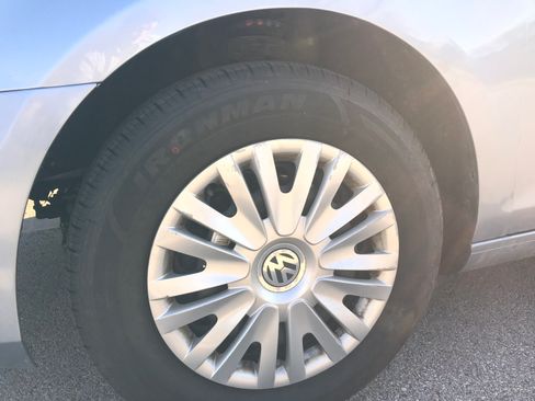 Used 2010 Volkswagen Golf 2-Door image 4