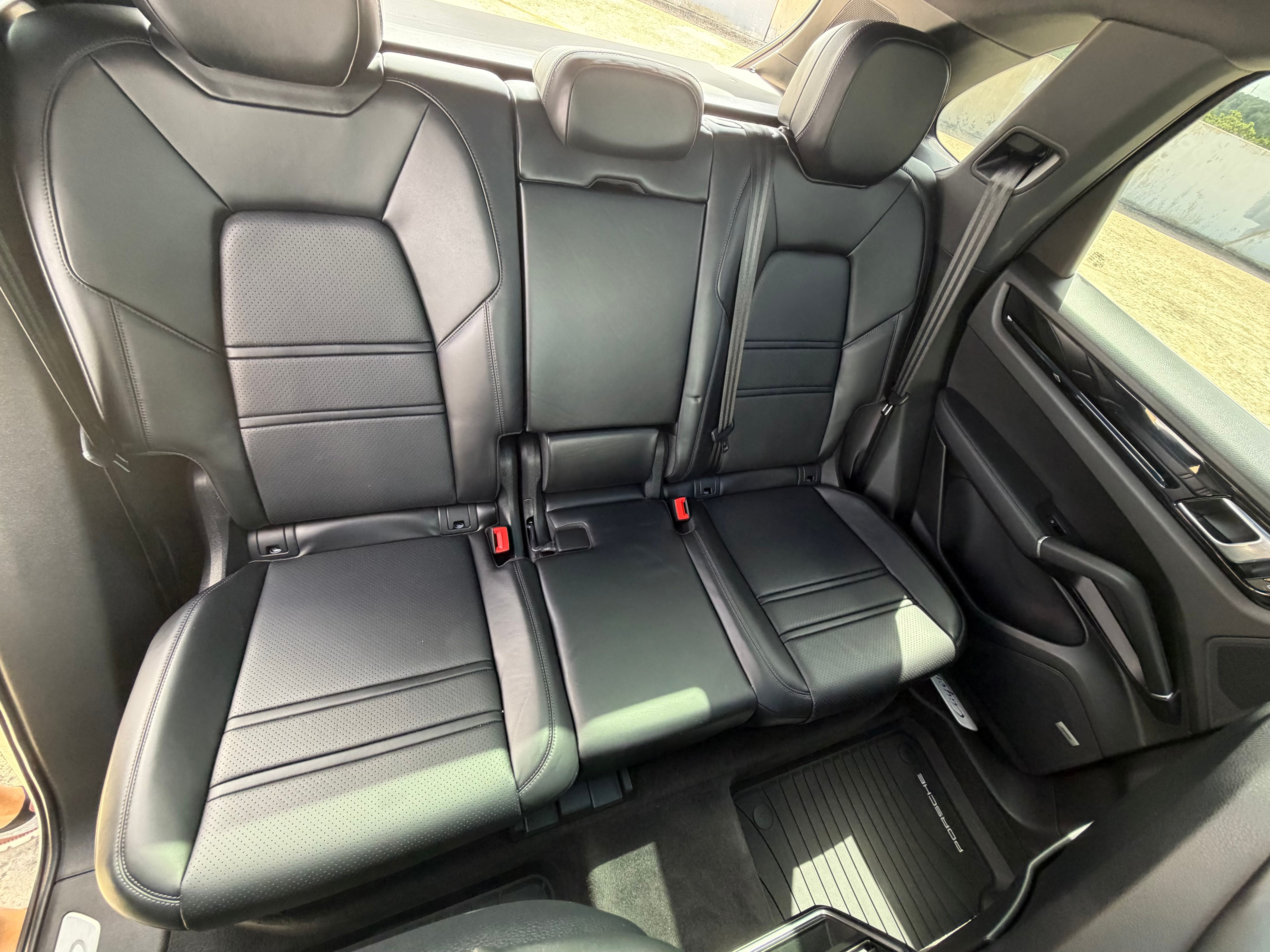 Used 2022 Porsche Cayenne AWD/4WD image 21
